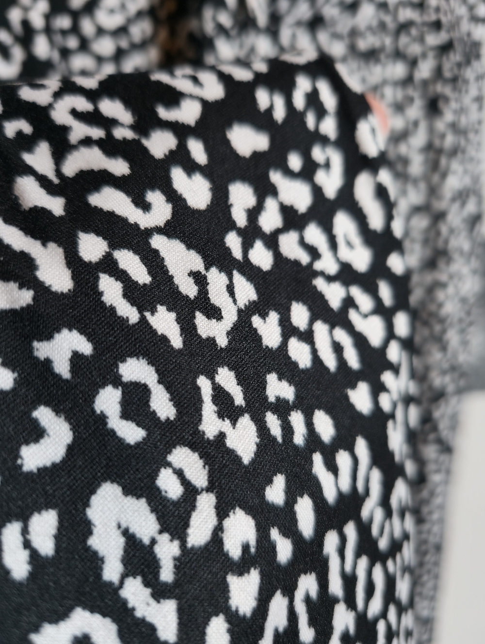 NWT Tahari Women's Relaxed Fit Animal Print Jogger Pants XL Black White Chic - Picture 9 of 10